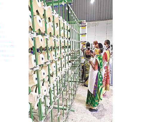 Production of fashionable garments from khadi cloth by 246 woman in amravati