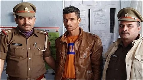 lover becomes fake police to impress girlfriend at up