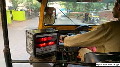 मुंबईकरांचा प्रवास महागणार का ? आज रिक्षा, टॅक्सी भाडेवाढीवर होणार निर्णय