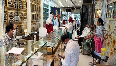 दसऱ्याला जळगाव जिल्ह्याचा बाजार फुलला; तब्बल पन्नास कोटींच्या वर झाली उलाढाल !