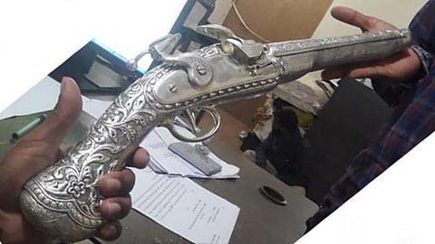 उदयनराजेंच्या जलमंदिरात चांदीच्या बंदुकीची चोरी; चोरटा तत्काळ गजाआड