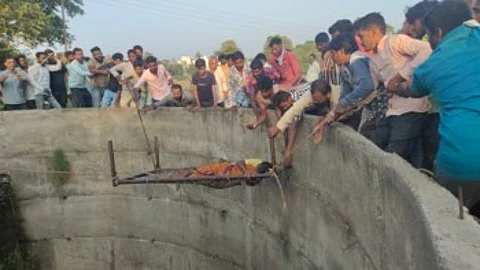 महिलेने विहिरीत उडी घेताच नागरिक धावले; मग काय सुरू झाले वाचविण्याचे प्रयत्न