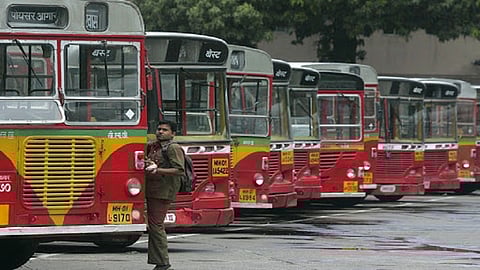 लॉकडाऊनमध्येही मुंबईला चालतं-फिरतं ठेवणारे कोरोनाच्या विळख्यात!