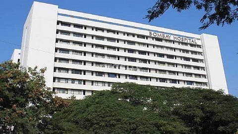 बॉम्बे हॉस्पिटलच्या डॉक्टरला कोरोनाची लागण; हॉस्पिटल सील करण्याची मागणी