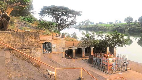 The ghat of Brahmanal will descend on the canvas; Beauty painted by a renowned painter