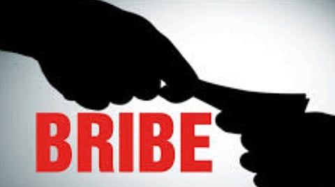 chief accountant of ahmednagar municipal corporation arrested for soliciting bribe