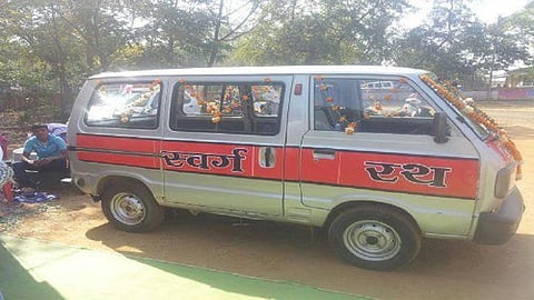 there is no van for funerals in brahmpuri read full story