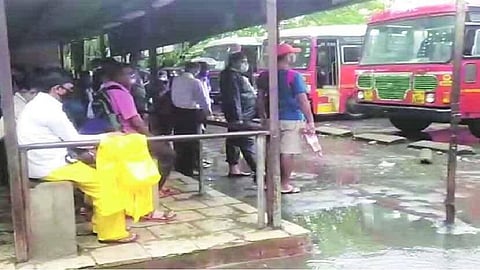 वसई- विरारमधल्या नोकरदारांचे हाल, सलग दुसऱ्या दिवशी बस प्रवाशांना फटका