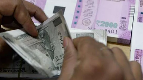 पुण्यात गुणवाढीसाठी अधिकाऱ्याने घेतले 20 लाख रुपये