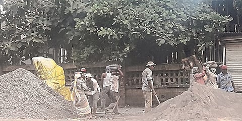 The work started by the workers taking care of social distance