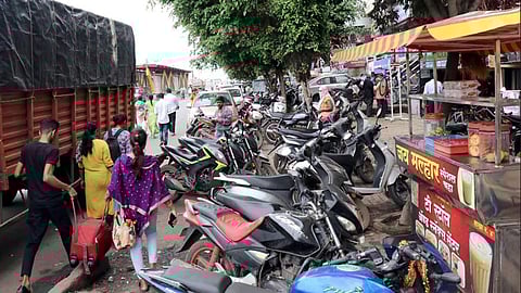 निगडी-दापोडी बीआरटी मार्गावर अतिक्रमणांचे पेव