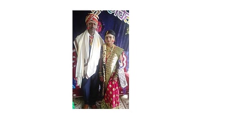 The husband jumped on his wife's pyre and set himself on fire