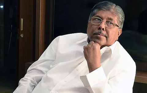 चंद्रकांत पाटील म्हणतात, 'दुसऱ्या घड्याळाकडे लक्ष दिल्यास माझेच बारा वाजतील'
