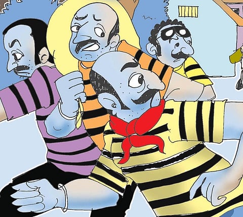 Filmstyle burglary at a gold and silver shop in Akluj