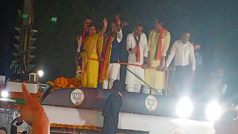 पुणे : महाजनादेश यात्रेत मनसेची पोस्टरबाजी; चर्चेनंतर तणाव निवळला