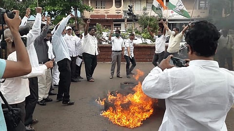 ratnagiri congress protest on collector office