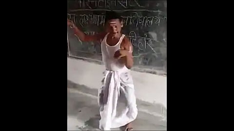 corona virus cook did a dance in quarantine center at bihar video viral