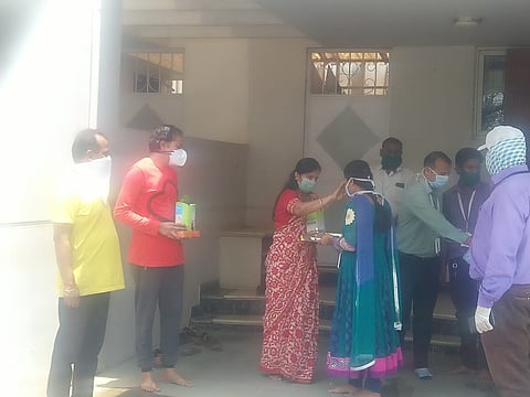 corona infected brother and sister are corona negative