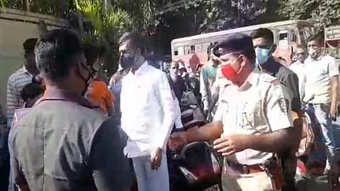 मंत्रीपदाचा डामडौल बाजूला ठेऊन गृहराज्यमंत्र्यांची अपघातग्रस्त महिलेला मदत