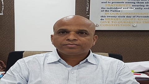 kolhapur collector daulat desai reach fastly at CPR fire within a minute on bicycle in kolhapur