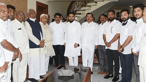 congress leader h k patil met mla prakash awade