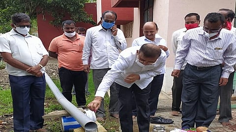 काॅलेजचा हा प्रश्न साेडविण्यासाठी माणदेश एकवटला; कुणी दहा दिले तर कुणी लाख