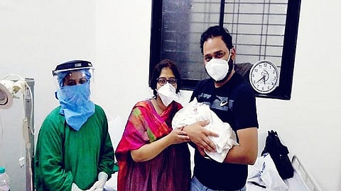 पत्नीची प्रसुती शासकीय रुग्णालयात करणारे आदर्श जिल्हाधिकारी