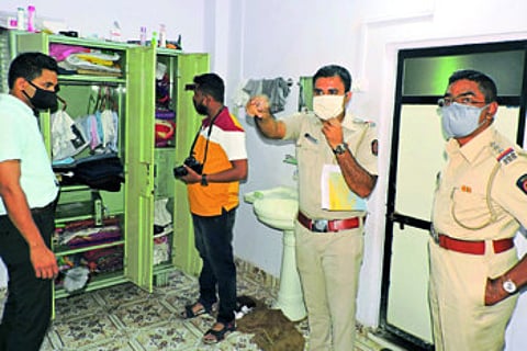 बंगल्यातील सीसीटीव्हीची आधी दिशा बदलली; नंतर चोरांनी डाव साधला !