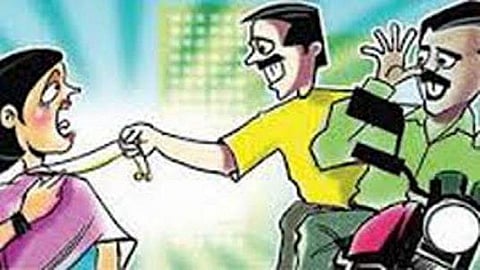 सोनसाखळी चोरांमुळे दिवाळीत महिलांनो सावधान