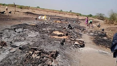 शिरूर : शिरसगाव काटा येथील शेतमजूरांच्या झोपड्या आगीत खाक