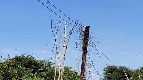 कोळकीतील मालोजीनगर, शारदानगरात आकडे टाकून खुलेआम विजेची चोरी