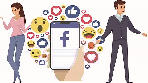 समाजमाध्यम ठरतंय ‘दोघांत तिसरा’!