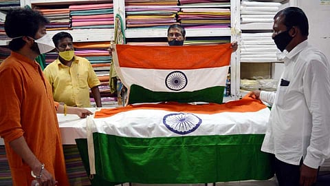 Akola Marathi News January 26 Paper, plastic national flag Nakoch, action given to Isha