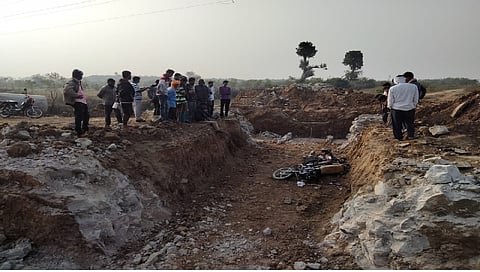 two died in road accident in gondpipri of chandrapur