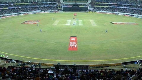 मोठे क्रिकेट मैदान!