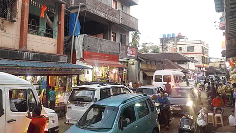 Crowds of tourists in Dapoli due to consecutive holidays