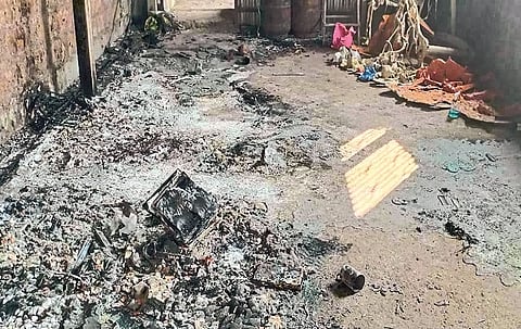 The stranger burned twelve acres of sugarcane along with hotel supplies; Incident at Bawchi