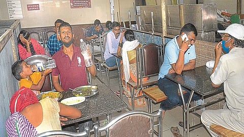 The meal is ready ..! Once again the waiter almost started ...