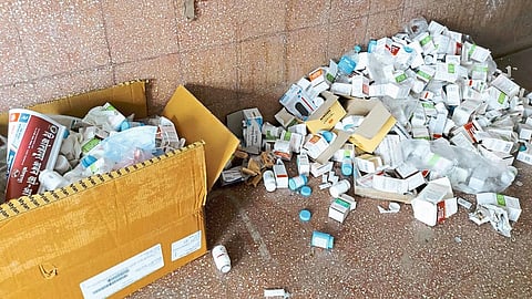 The Cleaning Of IGM Hospital Is On Only Six Staff Members Kolhapur Marathi News