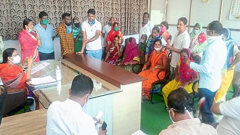 Morcha On Ichalkaranji Municipality Kolhapur Marathi News