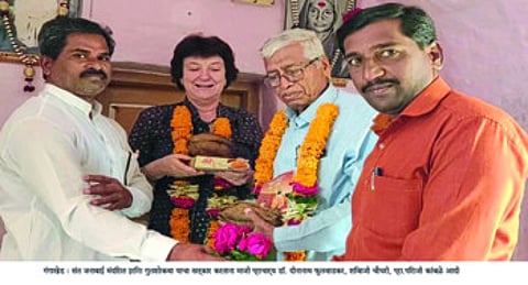 गंगाखेडच्या संत जनाबाई मंदिरात डाॅ. इरिना ग्लुश्कोव्हा यांचा सत्कार करण्यात आला.