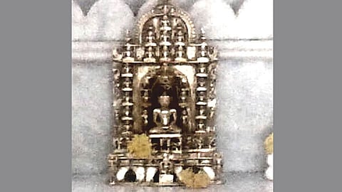 jain statue