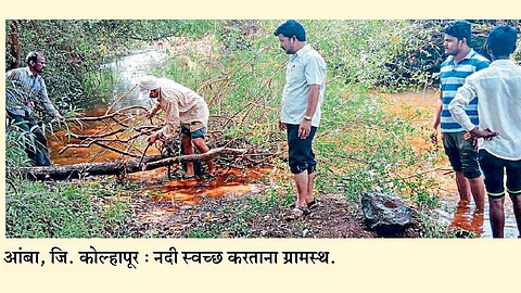 लोकसहभागातून कडवी नदीपात्राची स्वच्छता