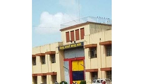 मोबाईल पिस्तुल प्रकरणः कळंबा कारागृहातील दहा कर्मचारी संशयाच्या भोवऱ्यात