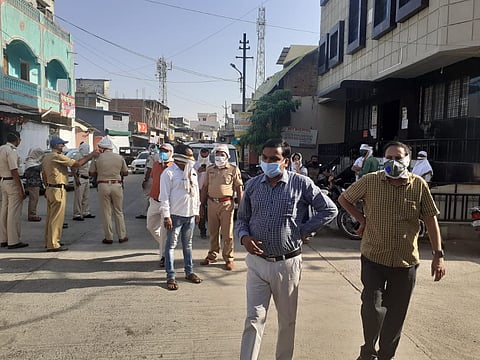 कामठी : पॉजिटिव्ह रुग्ण आढळताच सील केलेला परिसर.