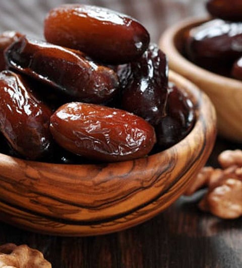 Successful experiment of dates farming in Barshi taluka production of lakhs in lockdown