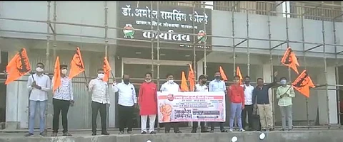 खासदार अमोल कोल्हे यांच्या कार्यालयासमोर उतरले मराठा क्रांती मोर्चाचे आंदोलक
