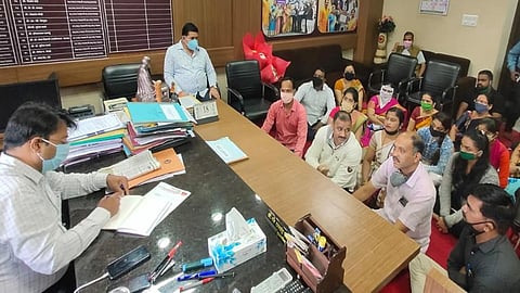 लोणावळ्यात वाढत्या कोरोनाबाधितांमुळे भाजपने प्रशासनास धरले धारेवर