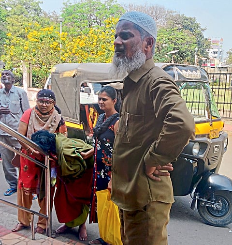 Who gives a wheelchair ... Wheelchair to the patient