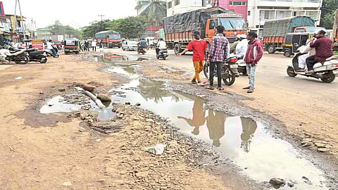 Sewage in Miraj increased the stench and mosquito infestation everywhere